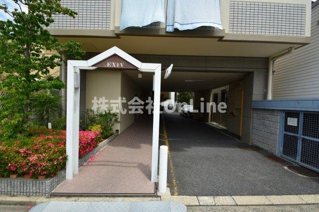 東大阪市菱江５丁目の賃貸マンションのエントランス
