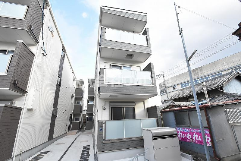 東大阪市近江堂２丁目のアパートの外観