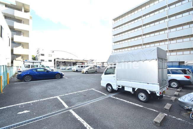 【駐車場】