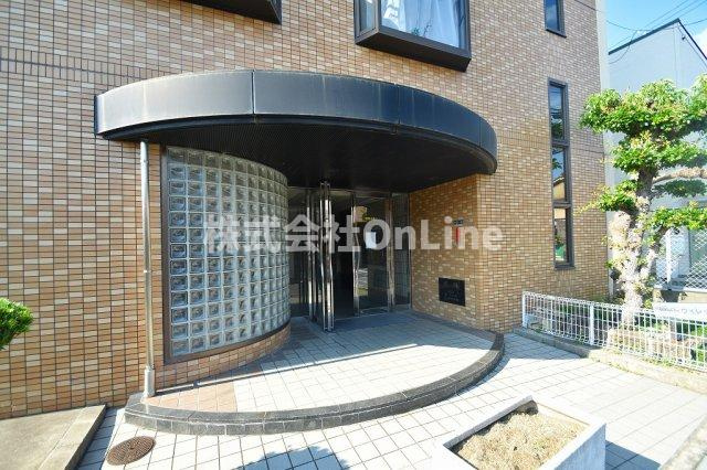 東大阪市御幸町の賃貸マンションのエントランス