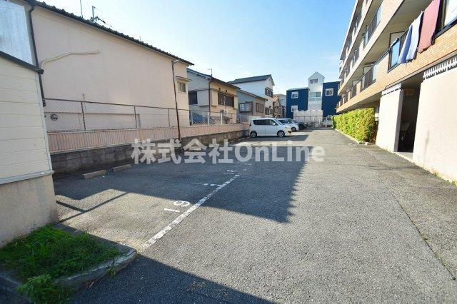 東大阪市御幸町の賃貸マンションの駐車場