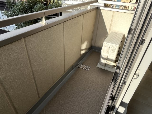 ＫＯＭＩＮＡＭＩ　ＭＡＩＳＯＮ　ＮＯＮＯのバルコニー