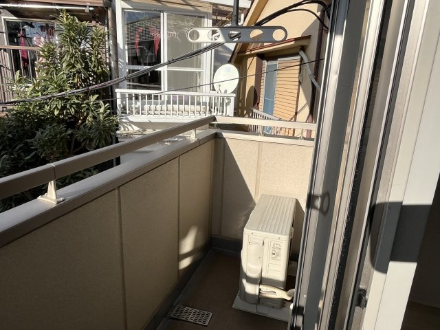 ＫＯＭＩＮＡＭＩ　ＭＡＩＳＯＮ　ＮＯＮＯのバルコニー