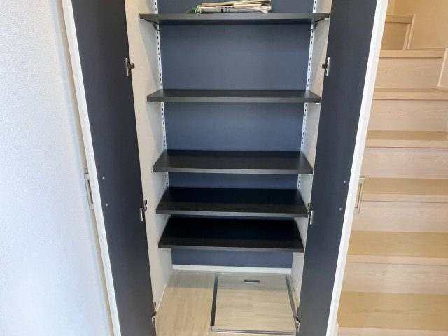 ＫＯＭＩＮＡＭＩ　ＭＡＩＳＯＮ　ＮＯＮＯの玄関