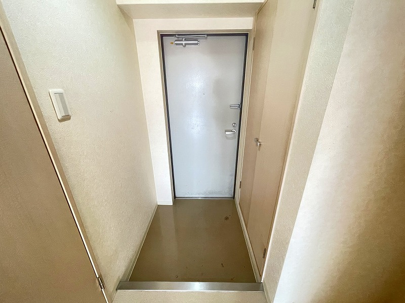 東大阪市御厨南２丁目の賃貸マンションの玄関