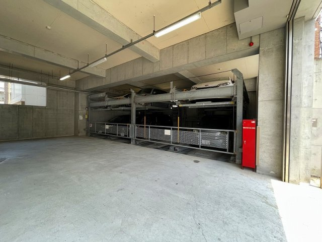 東大阪市御厨南２丁目の賃貸マンションの駐車場