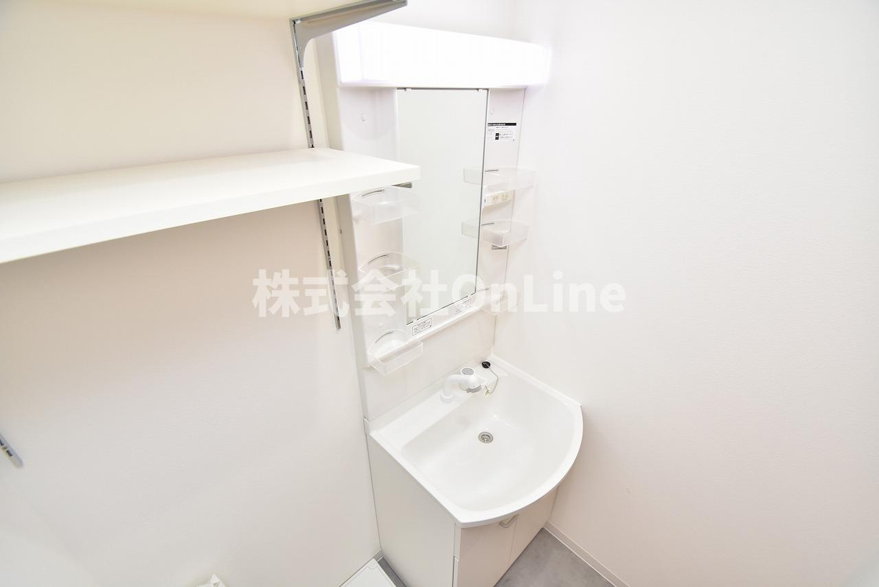 東大阪市長瀬町１丁目のアパートの独立洗面台