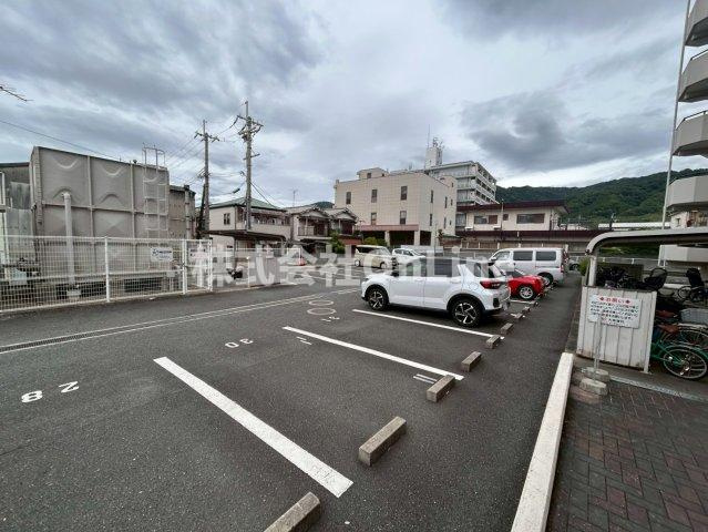 【駐車場】