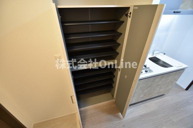 東大阪市高井田西６丁目の賃貸マンションの収納