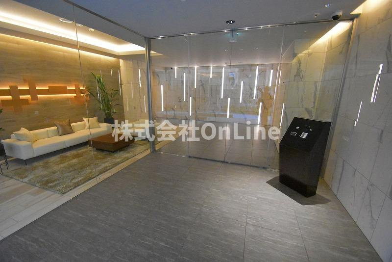 東大阪市高井田西６丁目の賃貸マンションのエントランス