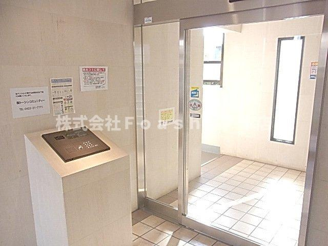 上連雀テラスのエントランス