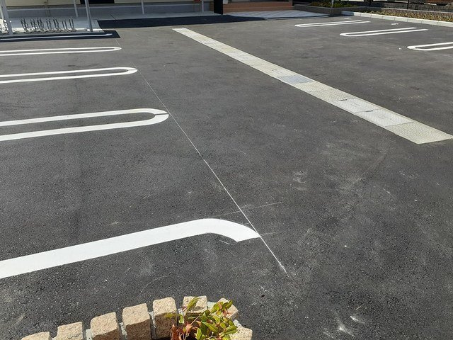 グリーンハイツ向日の駐車場