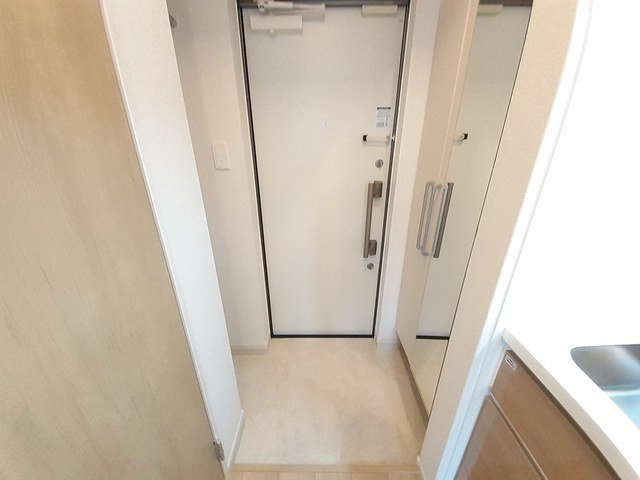 グリーンハイツ向日の玄関