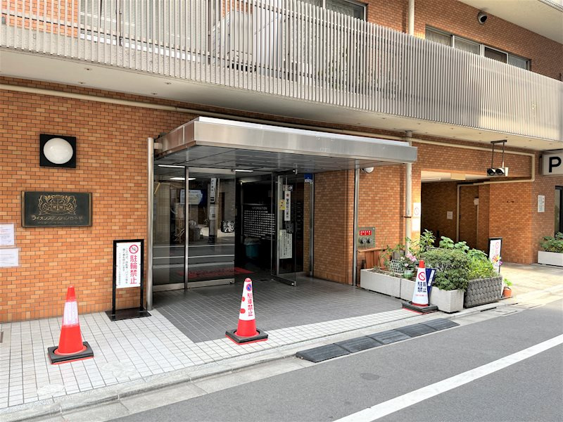 ライオンズマンション日本橋のエントランス