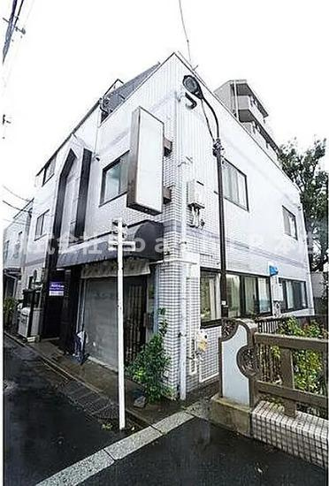 上落合ビルのエントランス