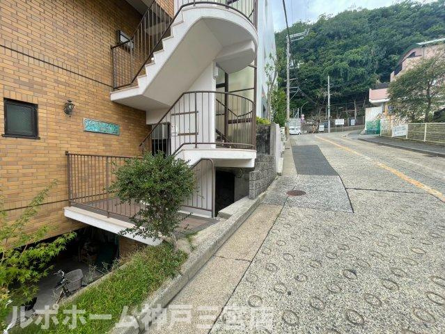 エスポワール諏訪山のエントランス