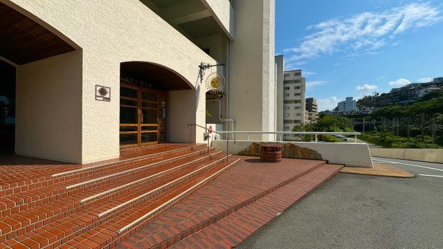 プラザ伊豆山のエントランス