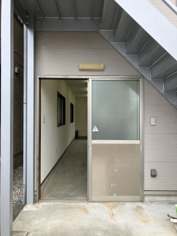 米山町貸テナントの玄関