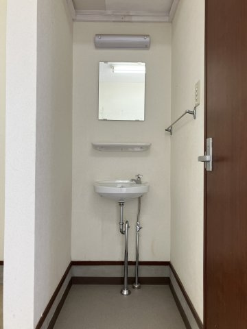 米山町貸テナントの独立洗面台