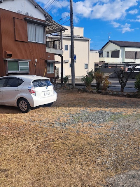 高島本町戸建ての駐車場