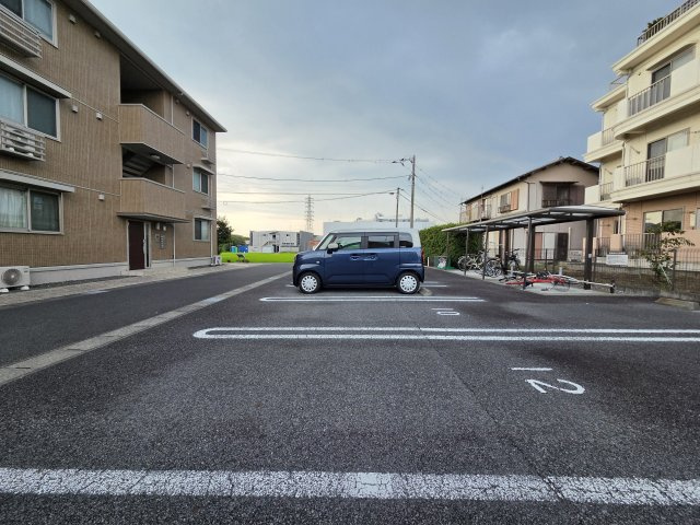 リヴェールコッコロの駐車場