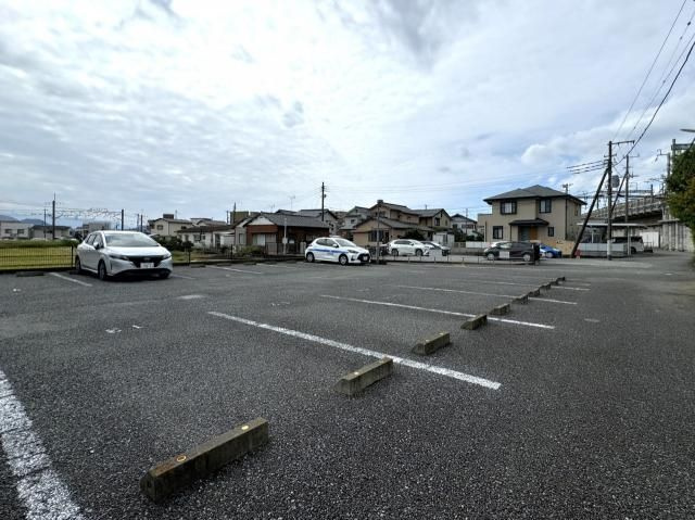 エム・セレーノの駐車場