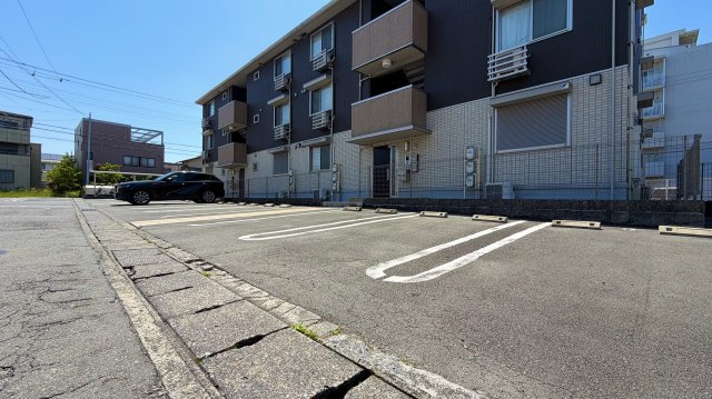 アンソレイエ自由ヶ丘の駐車場