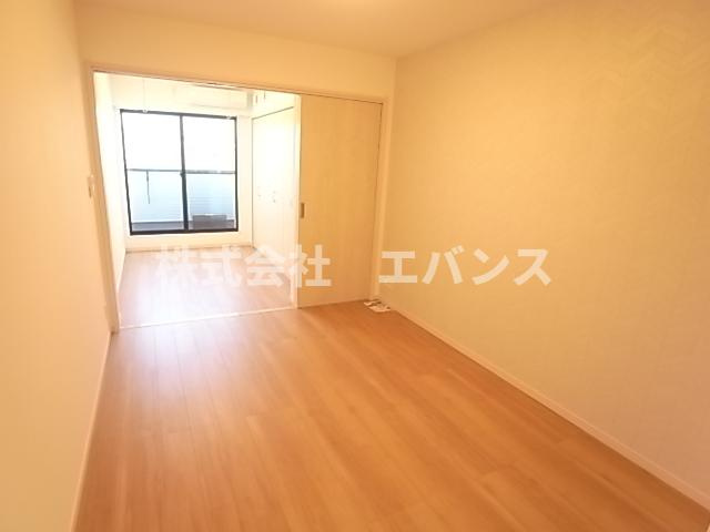 【居間・リビング】 | フォーサイト千葉寺 | こちらの居間で趣味の時間をお楽しみください