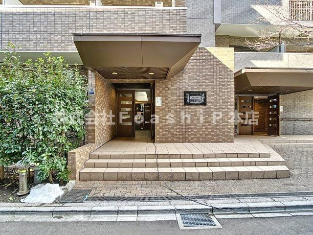 メゾンエクレーレ新宿西戸山のエントランス
