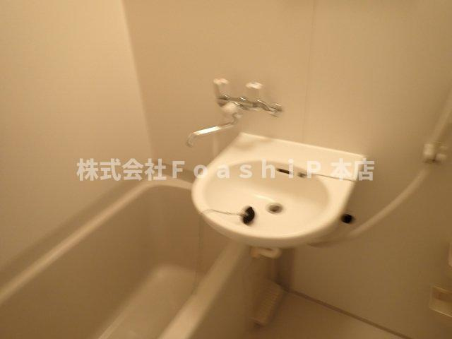 メゾンエクレーレ新宿西戸山の浴室