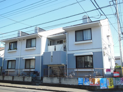 玄関側です・角地の物件です