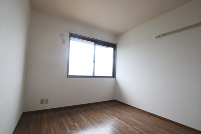 採光も明るいお部屋です