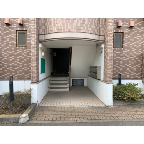 レジデンス原山のエントランス