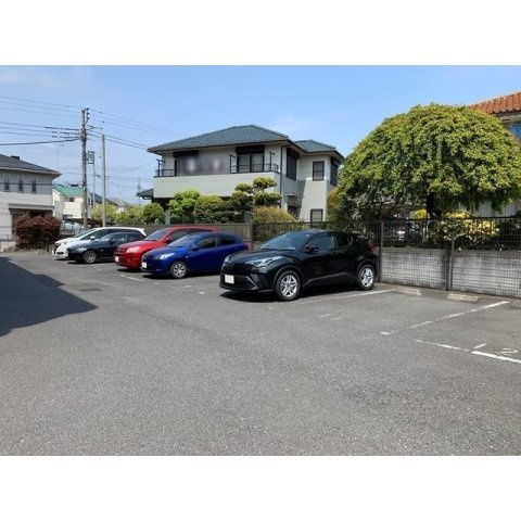 レジデンス原山の駐車場