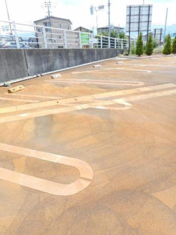 セブンヒルズサンライズＢの駐車場