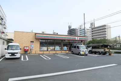 セブンイレブン八王子堀之内店450ｍ
