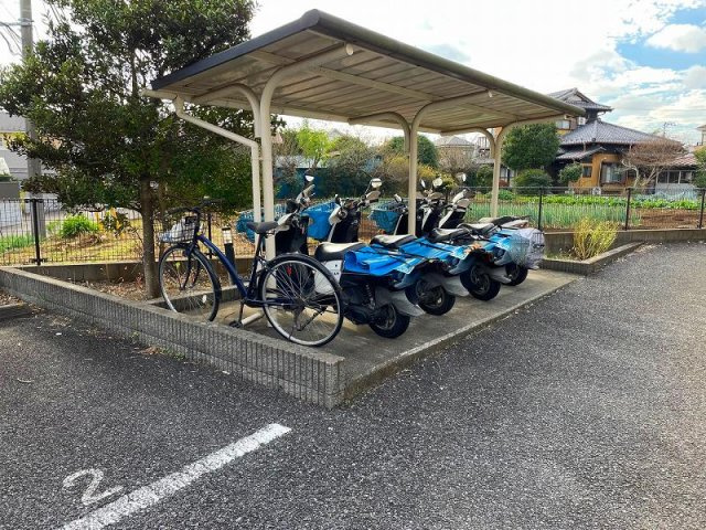 レオパレスサンクレール　柏Ａのその他|屋根付き駐輪場