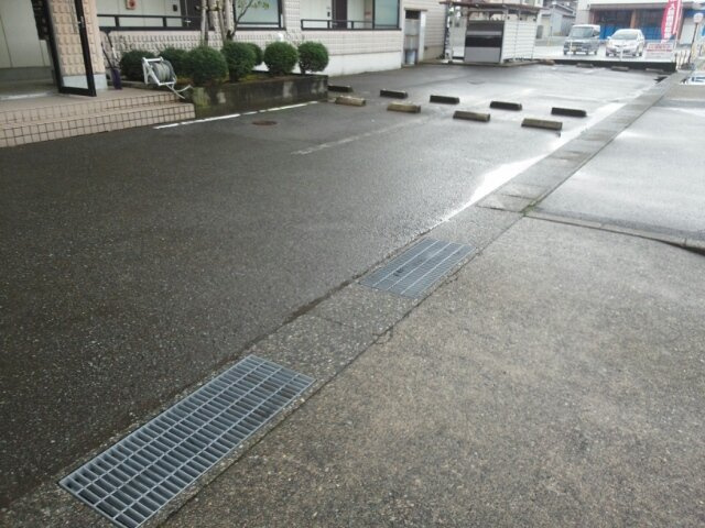 Ｔ．レックスの駐車場