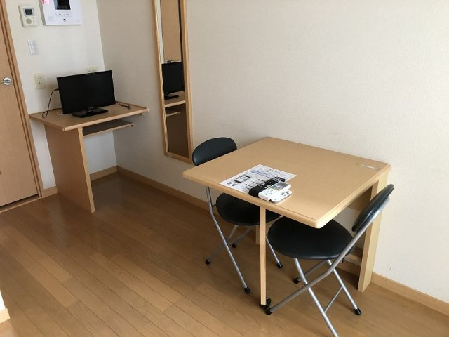レオパレス三島広小路のその他|テーブルセット（折り畳み可）