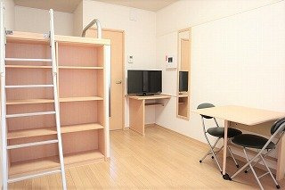 レオパレス三島広小路の居間・リビング
