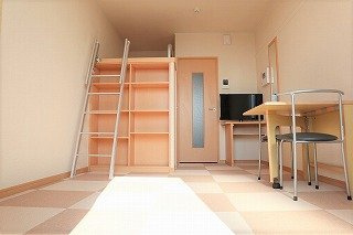 レオパレス三島広小路の居間・リビング