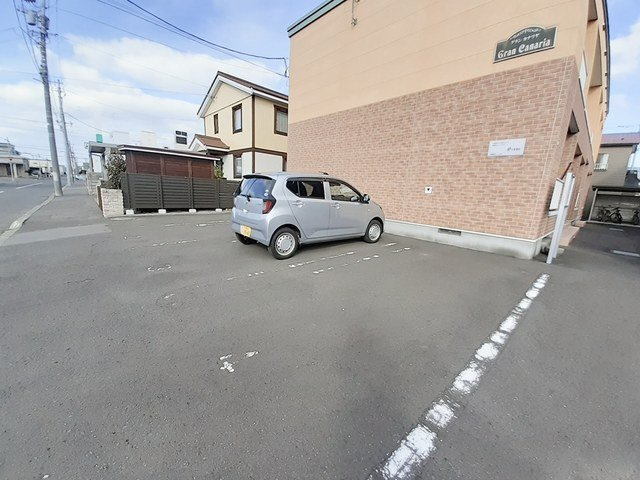 グラン　カナリヤの駐車場