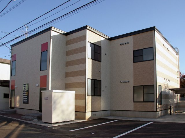 レオパレスサニーハイツ澄川の外観
