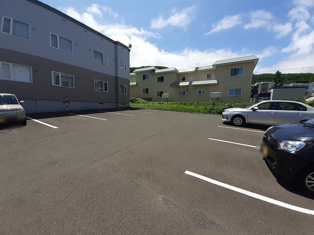 レジーナフジⅡの駐車場