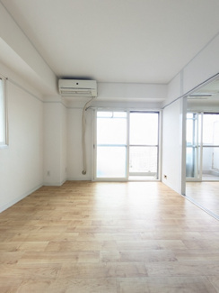 洋室2部屋は間仕切戸に家具を置いて独立利用も可能★