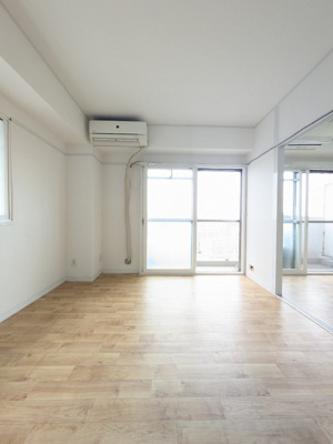 洋室2部屋は間仕切戸に家具を置いて独立利用も可能★