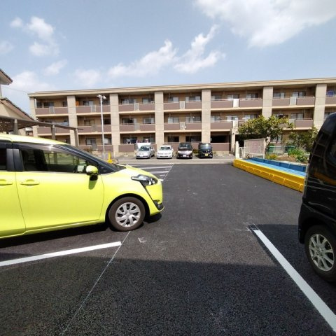 岐阜市今嶺３丁目の駐車場の外観