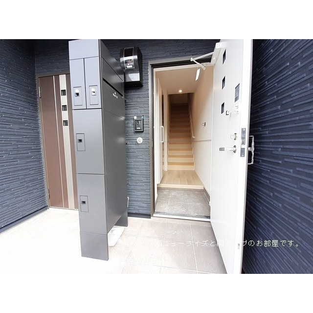 各務原市川島松原町のアパートの玄関|イメージ(反転タイプあり)