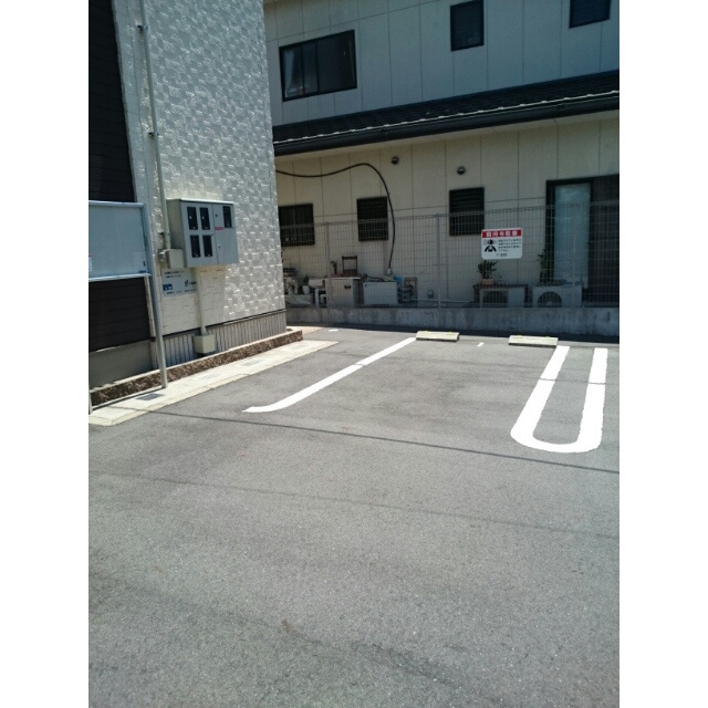アルカンシェル・ミニョンの駐車場