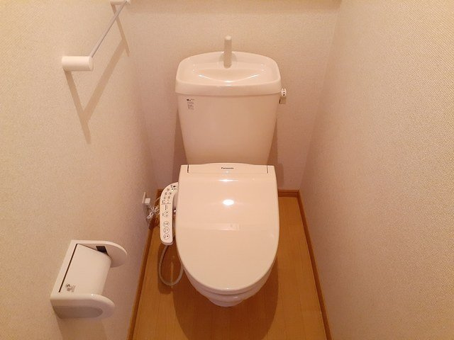 ヴィラ・かたかご　Ⅰのトイレ|清潔感のあるトイレです